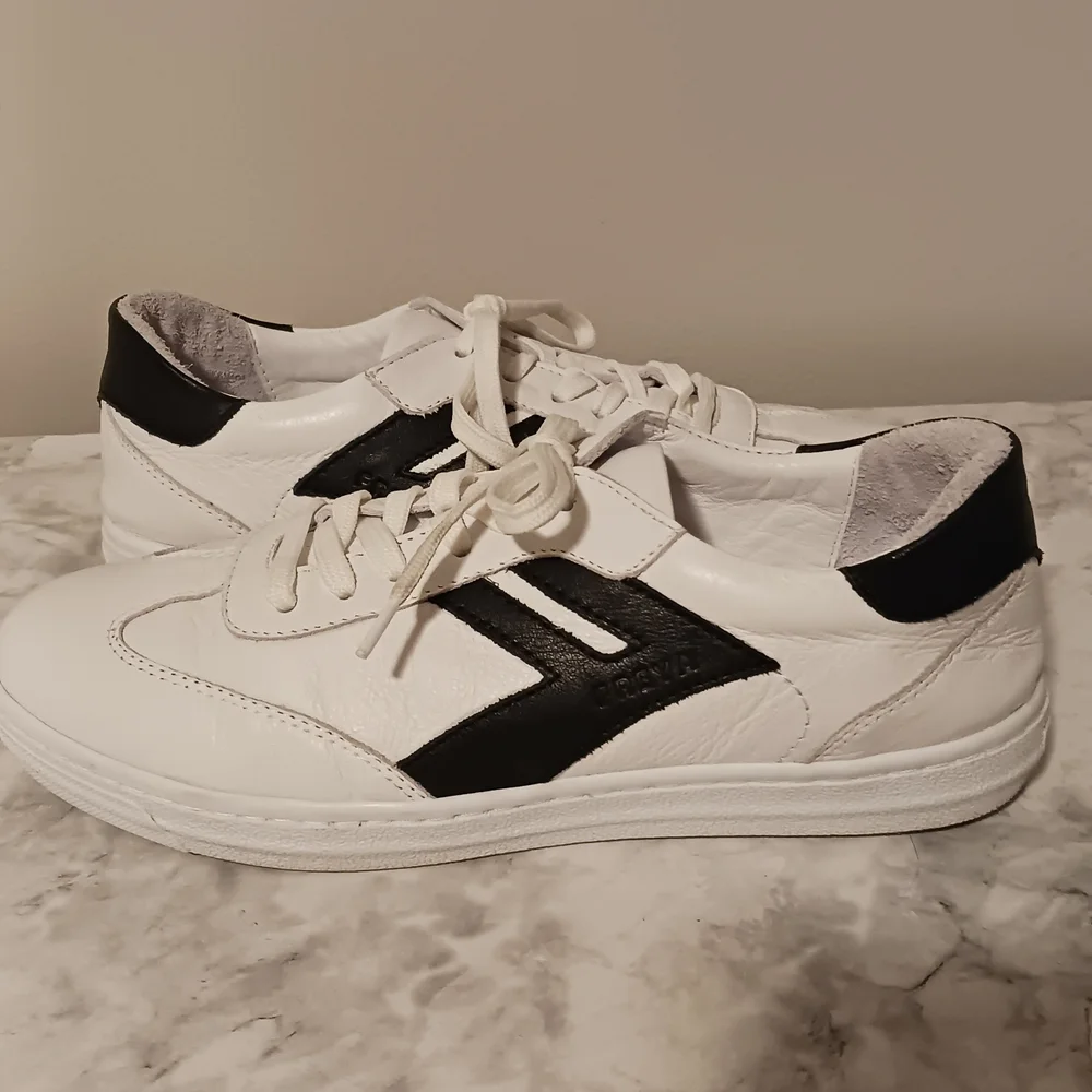 Andrea Conti Classic White And Black Women's Leather Sneakers - Picture 1 of 11